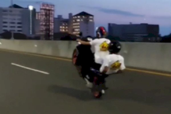Polisi Buru Pemotor yang Beraksi Freestyle di Jalan Tol Layang Makassar