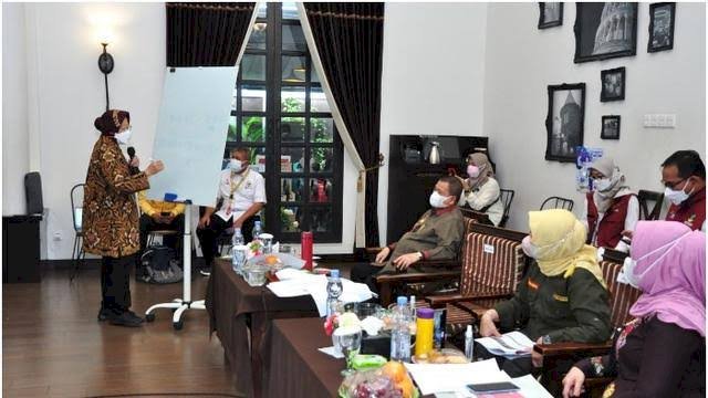 Mensos Risma Marah-marah ke Pejabat Pemprov Gorontalo Soal Data Bansos: Tak Tembak Kamu