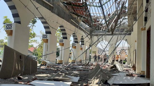 Atap Masjid Besar Nguter di Sukoharjo Ambrol, Diduga Kesalahan Konstruksi