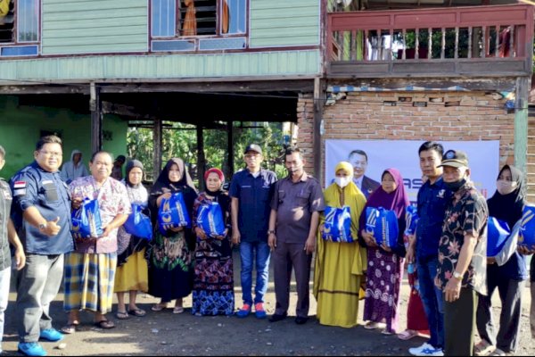 Rusdi Masse Beri Bantuan Masyarakat Pinrang yang Terdampak Angin Puting Beliung