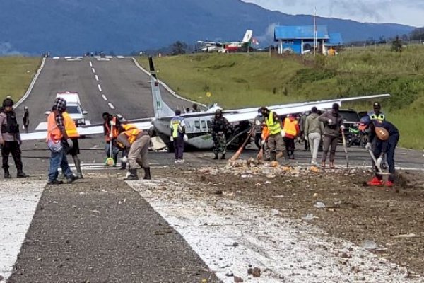 Pesawat Kargo Smart Air Kecelakaan di Bandara Ilaga Papua, Pilot Meningal