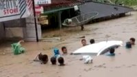 Rumah Warga di Garut Terseret Arus Banjir