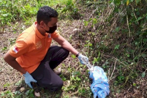 Geger, Jasad Bayi Perempuan Dibungkus Kain Selimut Ditemukan Warga di Semak-Semak