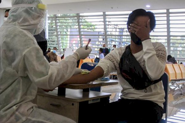 Mulai Besok, Naik Pesawat Wajib PCR