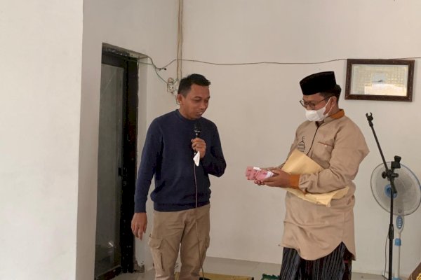 Sekretaris NasDem Sulsel Syaharuddin Salurkan Bantuan Masjid Rp50 Juta ke Desa Ponrangae Sidrap