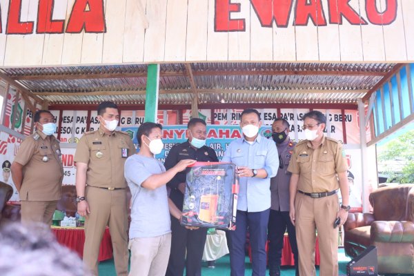 Serahkan Bantuan, Bupati Takalar Harap Penerima PKH dilatih Untuk Menciptakan Industri Rumah Tangga