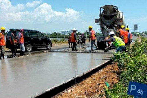 Perhatian, Proses Beton Jalan Tanjung Bunga Makassar Mulai Dikerjakan