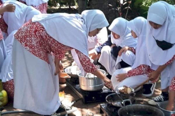 Makan Nasi Goreng, Sejumlah Santri Keracunan 