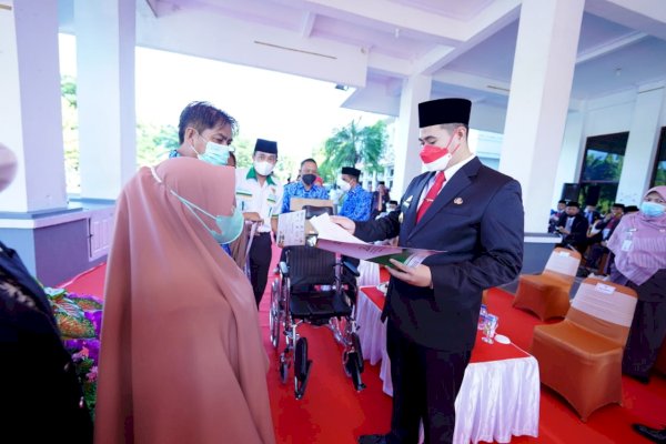 Hari Kesaktian Pancasila, Bupati Yusran Beri Bantuan Disabilitas di Pangkep