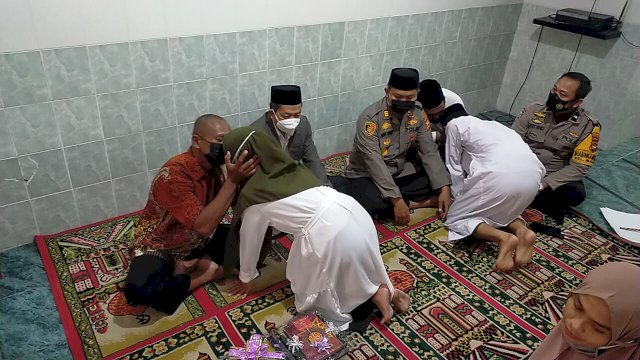 Tahanan di Makassar menikah di Polsek