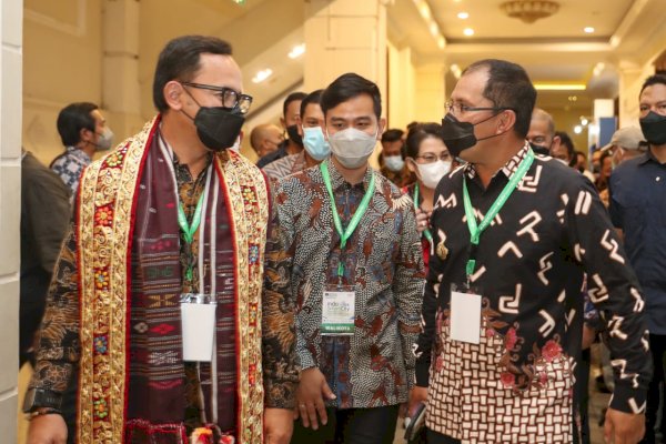 Booth Makassar Membuat Decak Kagum, Walikota Bima Arya-Gibran Rakabuming: Luar Biasa Konsepnya, Tak Diragukan Lagi Pak Danny