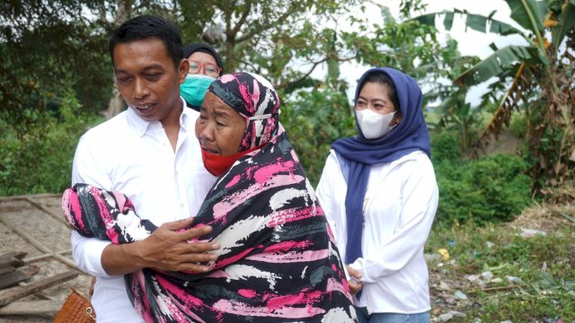 Bikin Terenyuh, Sekretaris NasDem Sulsel Syaharuddin Alrif Bantu Bangunkan Rumah Warga Usai Viral karena Digusur