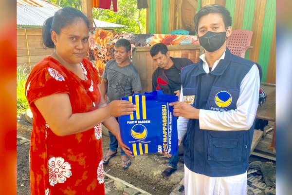 Keren! Tersentuh Politik Kemanusiaan RMS, Kader NasDem Milenial Ashar di Wajo Sulsel Inisiatif Sendiri Bergerak Bagi Sembako ke Warga
