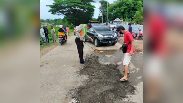 Hati-hati Berkendara! Siswi Cantik di Makassar Tewas Terlindas Truk karena Gagal Menyalip