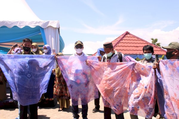 Batik Siborita Warnai Pesisir Pantai Topejawa Takalar Sulsel