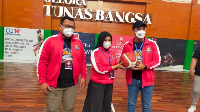 Wawali Fatmawati Rusdi saat membuka secara resmi ajang Basketball Championship Walikota Cup, Jumat (22/10/21).