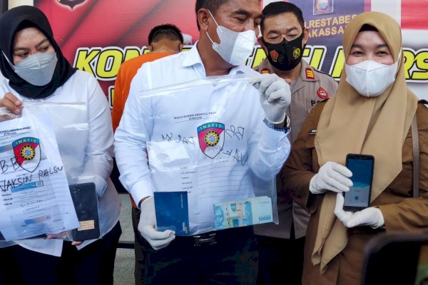 Polisi Cokok Dua Sejoli Pembuat Kartu Vaksin Palsu di Makassar, Ternyata Begini Modusnya