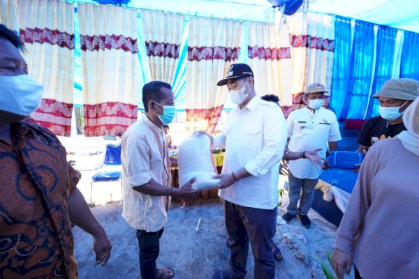 Kunker Ke Kalmas, Bupati Yusran Bawa Bantuan untuk Masyarakat Tidak Mampu