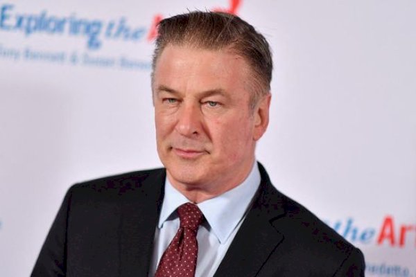 Aktor Alec Baldwin Tembak Mati 1 Kru saat Syuting Film! Pakai Pistol Properti 