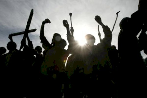 Diduga Hendak Tawuran, Belasan Remaja Bersenjata Tajam Ditangkap Polisi