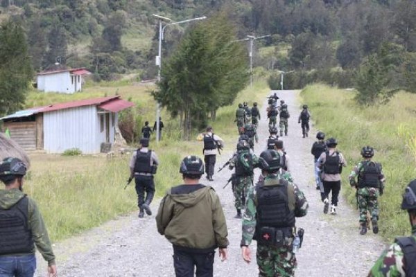 Seorang Anggota TNI Tewas Ditembak OTK