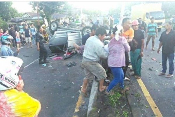 2 Truk Terlibat Kecelakaan Maut di Jalan Trans Sulawesi yang Mengakibatkan 3 Orang Tewas