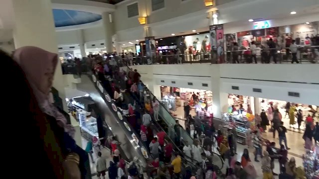 Suasana di Mall Panakkukang Makassar.