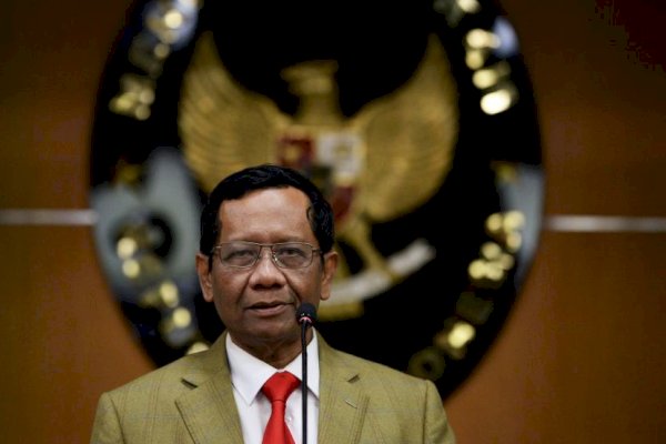 Mahfud MD: Nasabah Pinjol Ilegal Tidak Usah Bayar Cicilan