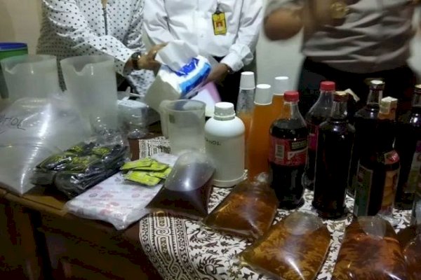 Pesta Miras Oplosan, Empat Orang Tewas