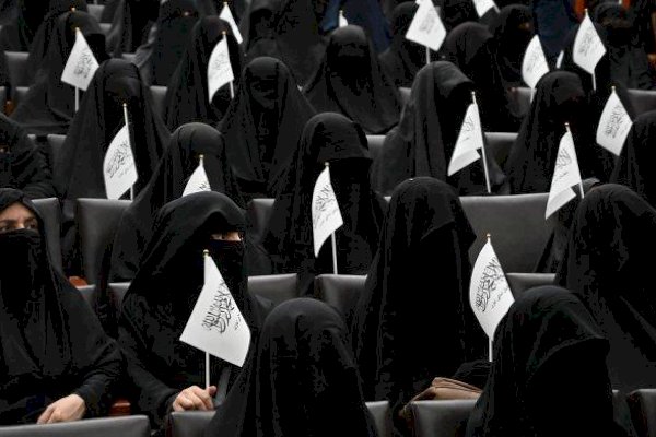 Taliban Berkuasa, Gadis Afghanistan Belajar Menjahit