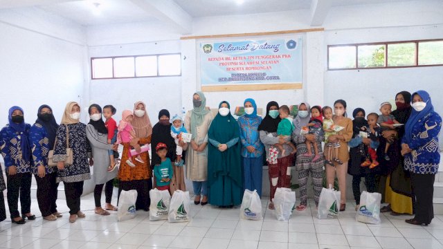 Serahkan Sembako untuk Anak Kurang Gizi di Kabupaten Gowa, Naoemi: Permasalahan Ini Harus Kita Tangani Bersama