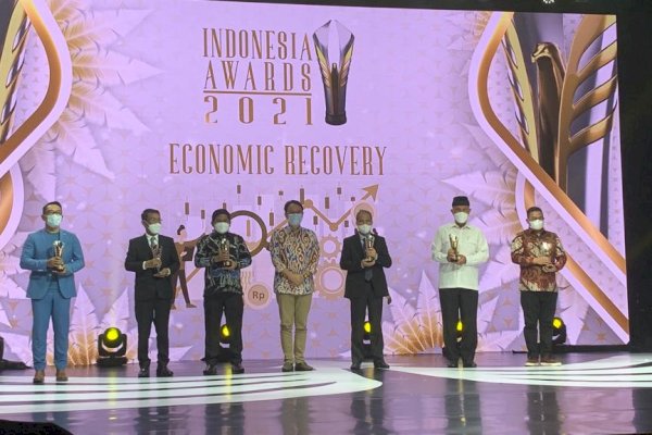 Pemprov Sulsel Raih Penghargaan Sebagai Daerah Terbaik pada Ajang Indonesia Awards 2021