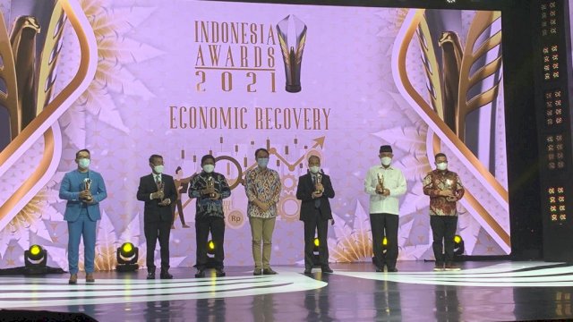 Pemprov Sulsel Raih Penghargaan Sebagai Daerah Terbaik pada Ajang Indonesia Awards 2021