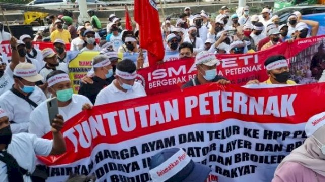 Protes Harga Ayam Anjlok, Peternak Jabar Gelar Aksi Damai di Depan Kementan