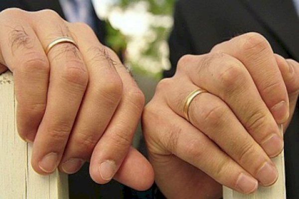 Berzina dengan Pasangan Sejenis, Pria Beristri Dijatuhi Hukuman Mati