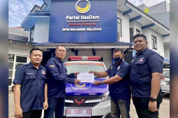 Serahkan Ambulans ke DPD NasDem Luwu Utara, Rusdi Masse: Layani Masyarakat hingga ke Pelosok