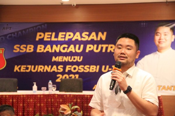 Legislator Andre Tanta Lepas Tim Sekolah Sepak Bola Bangau Putra di Kejurnas Fossbi U-14: Harumkan Makassar!