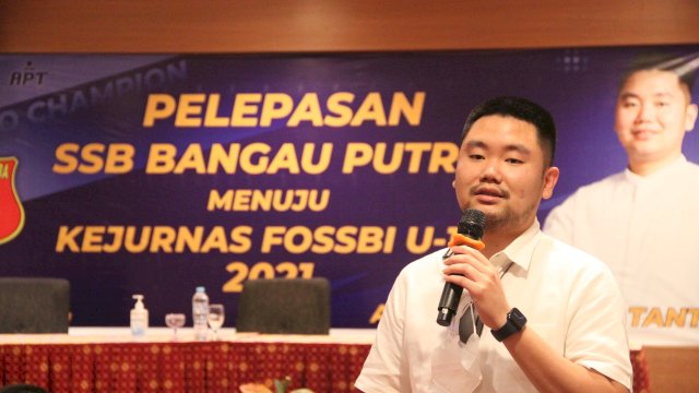 Legislator Andre Tanta Lepas Tim Sekolah Sepak Bola Bangau Putra di Kejurnas Fossbi U-14: Harumkan Makassar!