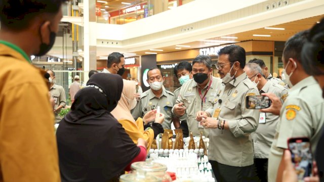 Pasar Tani Goes to Mall Dekatkan Petani dan Konsumen
