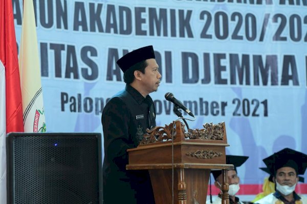 Unanda Palopo Wisuda Ratusan Mahasiswa