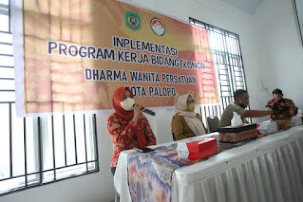 Sambut HUT, DWP Palopo Sulsel belajar Buat Motif Pakaian Sibori