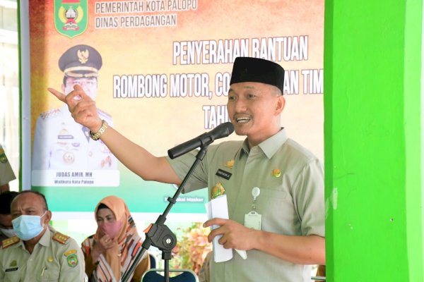 Pelaku Usaha di Palopo Terima Bantuan, Farid Kasim Judas: Diharapkan ada Output yang Dihasilkan