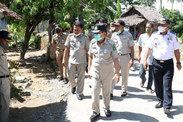 Kunjungi Lokasi Pasca Banjir, Walikota Palopo Judas Amir Berikan Dukungan dan Motivasi kepada Warga
