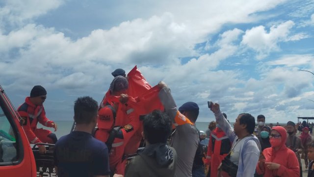 Dua Warga Dikabarkan Tenggelam di Pantai Barombong Makassar, 1 Meninggal Dunia