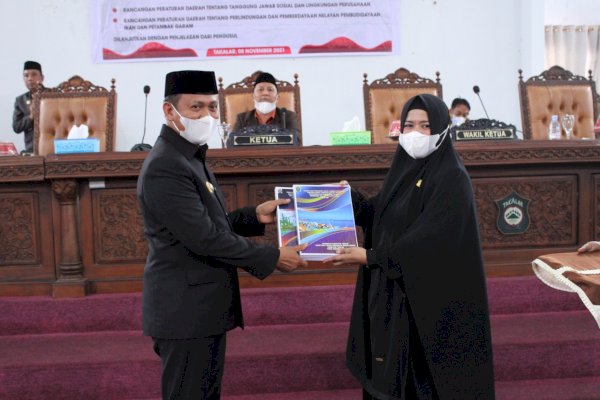 Bupati Takalar Syamsari Serahkan Ranperda Perubahan RTRW 2012-2031