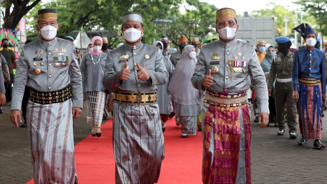 Peringatan HUT 414, Mengenakan Pakaian Adat SKPD Makassar Sambut Tamu Kehormatan