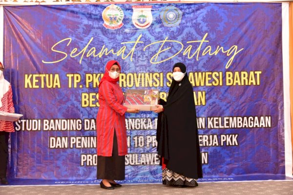 Naoemi Octarina Terima Kunjungan Studi Banding PKK Sulbar