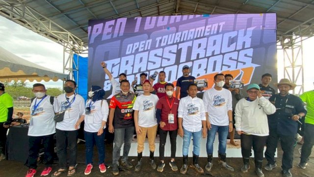 Warga Makassar Antusias Nonton Grasstrack-Motocross 2021, Kadispora Husni: Alhamdulillah, Tahun Depan Kita Gelar Kejurnas di Sini