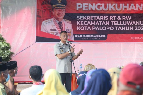 Dikukuhkan, Sekretaris RT/RW di Palopo Sulsel Berterima Kasih ke Farid Kasim Judas