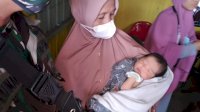 Heboh! Warga Makassar Temukan Bayi Laki-laki dalam Kardus di Warung, Kondisinya Sehat